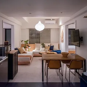 Earthmans Osaka-jo 3* 大阪市